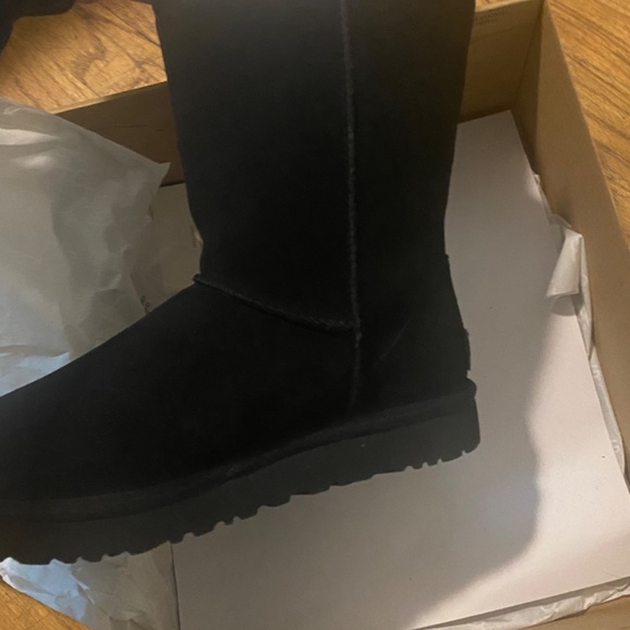 Black Ugg boots - Picture 3 of 11